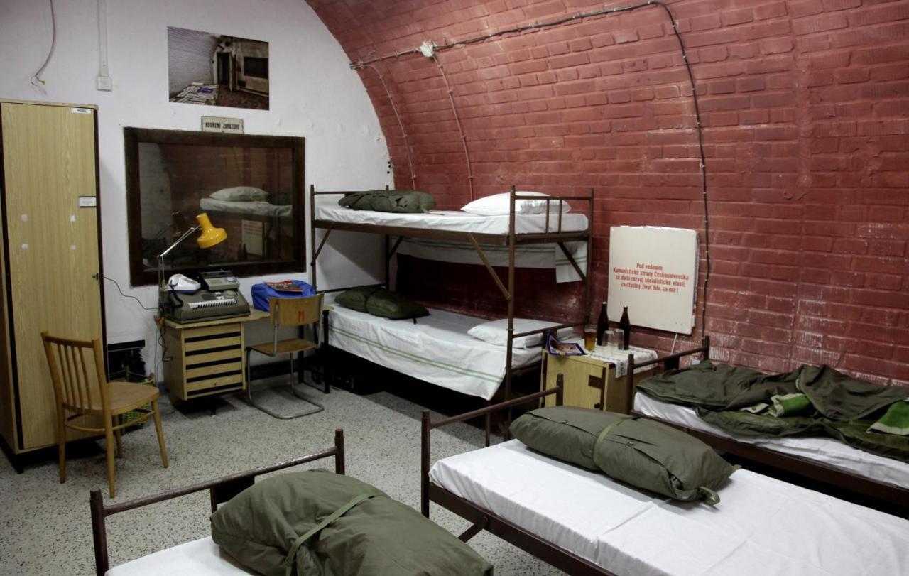 بيت شباب 10-Z Bunker برنو الغرفة الصورة